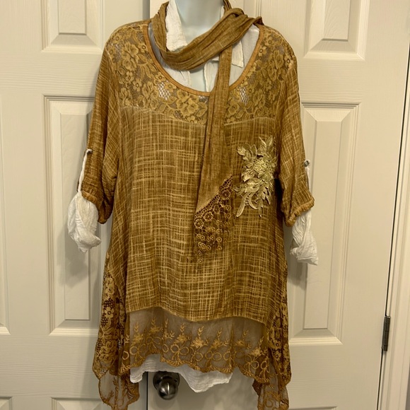 Italy made 100 percent Cotton blouse top with scarf and gold and white with lace - Picture 1 of 15